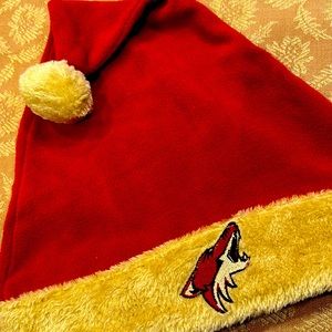 NWOT Unisex AZ Coyotes Santa Hat